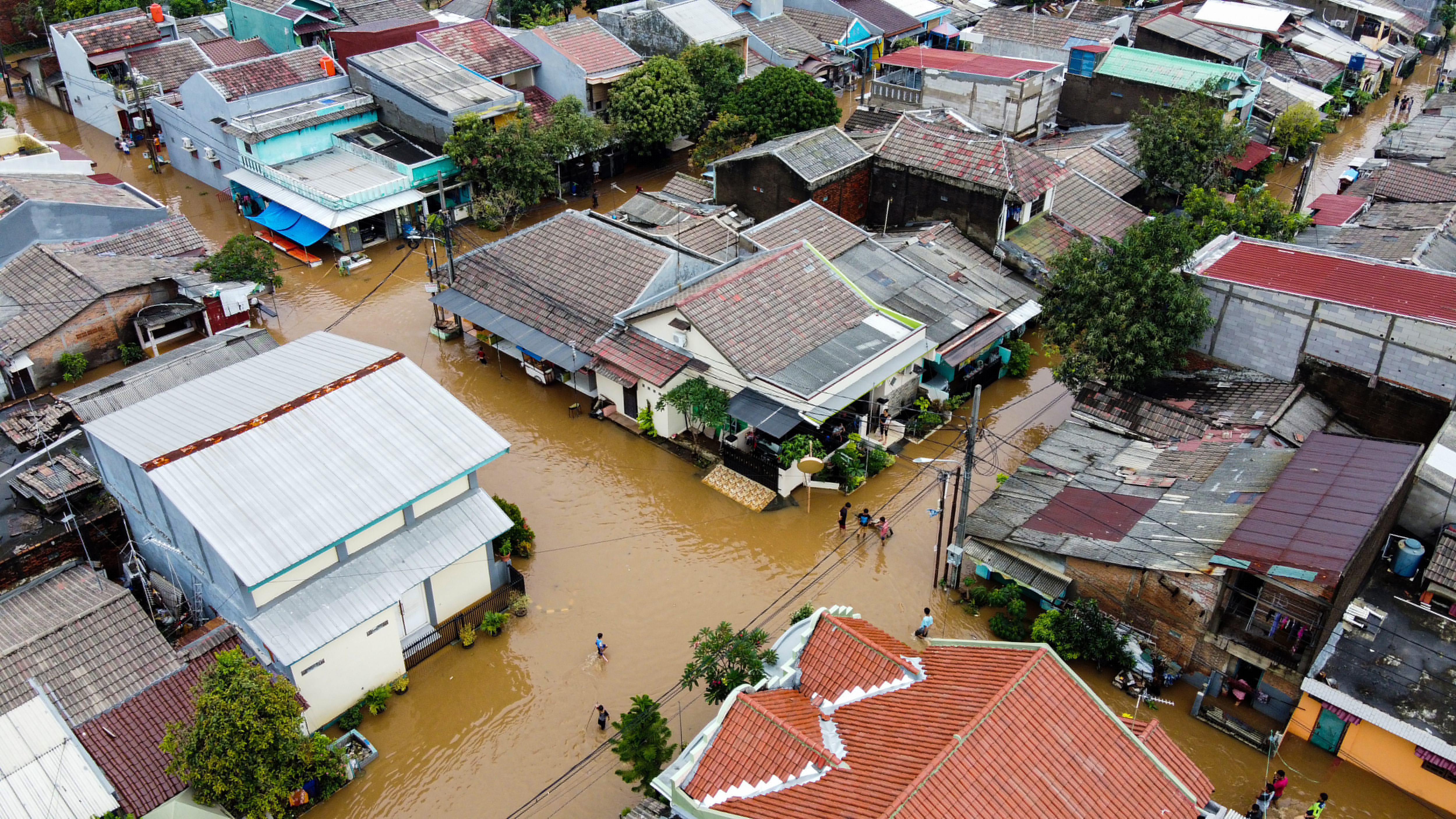Car prep for flooding hua hin